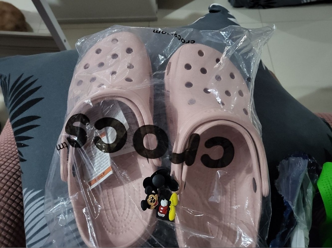 Crocs sm fairview hot sale