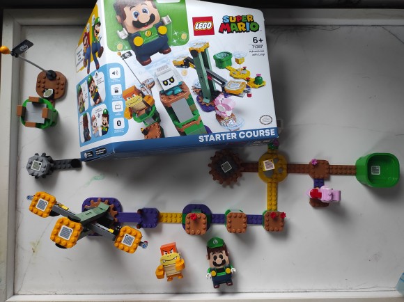 LEGO Super Mario Pack Inicial: Aventuras con Luigi, Juguete de Construcción  Mario Bros con Minifigura Interactiva, Regalos para Niños y Niñas de 6 Años  o Más y Fans del Videojuego 71387 