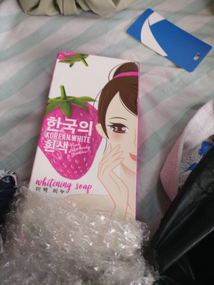 Korean White Pink Strawberry & Glutathione 90g x3 Korean White Pink Strawberry & Glutathione 90g x3