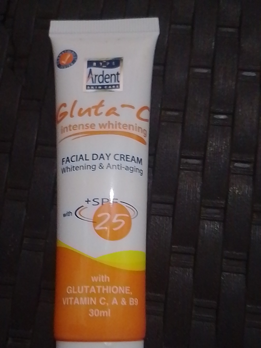 glutathione c cream Gluta-C Intense Whitening Facial Cream with SPF 25 30mL Paraben-Free  Moisturizing Cream Sensitive Skin Sun Protection Cream Clinically Tested  Radiance Cream - Lazada