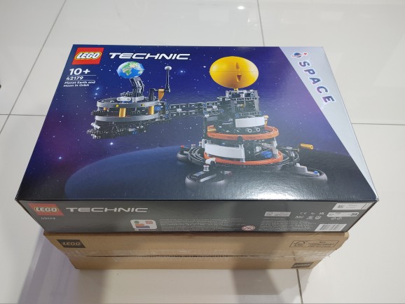 LEGO 42179 TECHNIC: Planet Earth and Moon in Orbit | Lazada Singapore