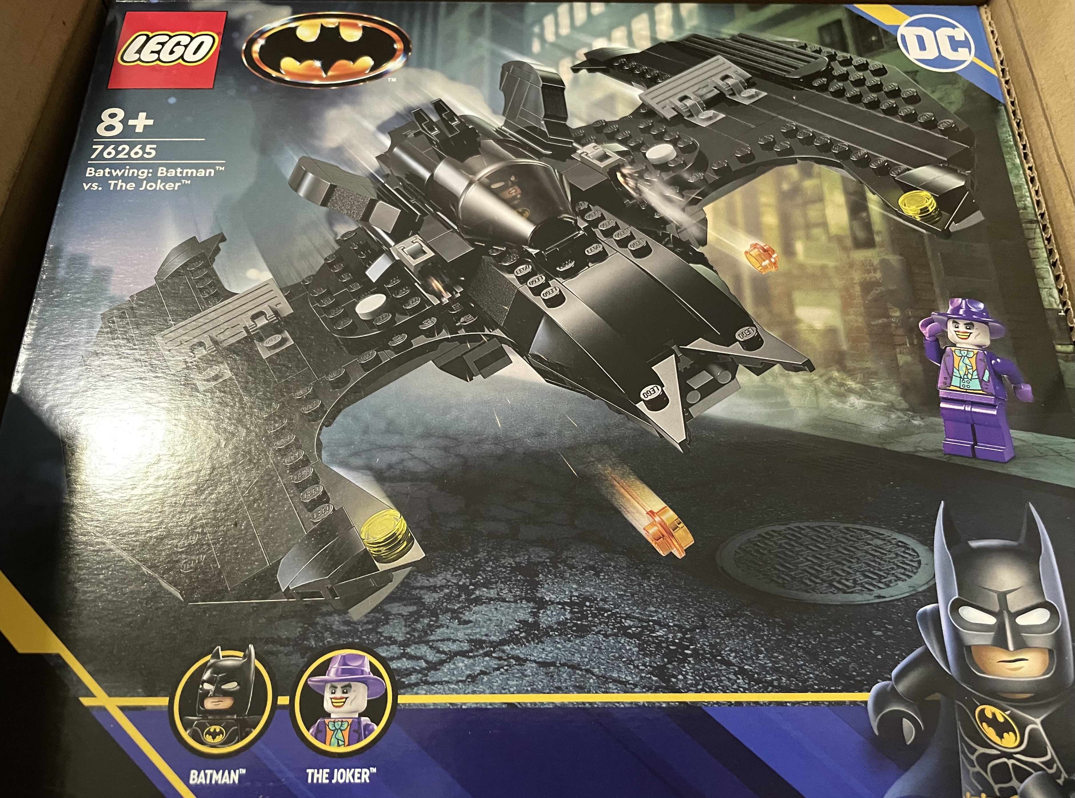 LEGO 76265 - Batwing : Batman™ contre le Joker™ …