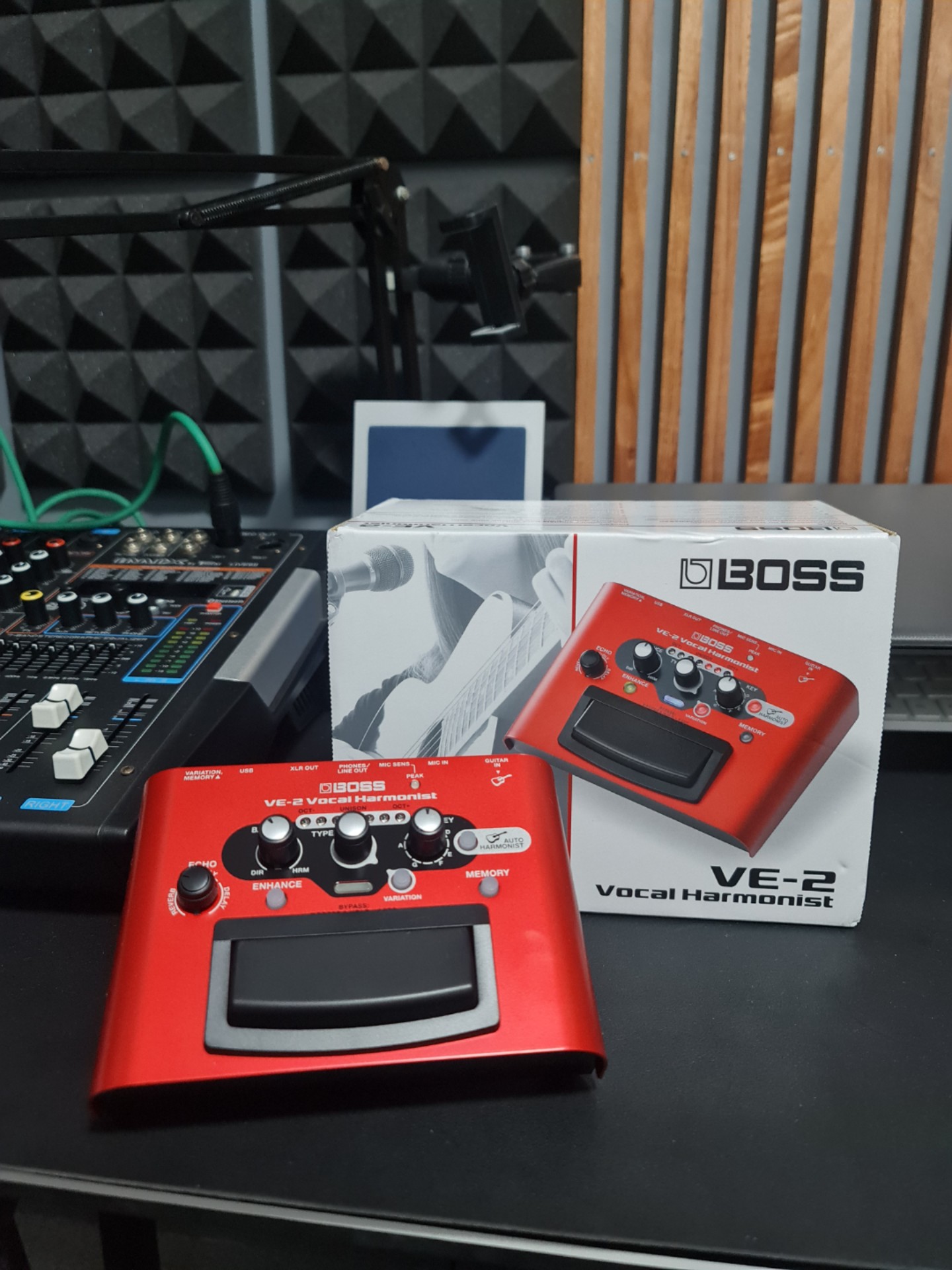 BOSS VE-2 ボーカルHarmonist　 新品同様 Amazon.com: Boss VE-2 Vocal Harmonist Effects Processor