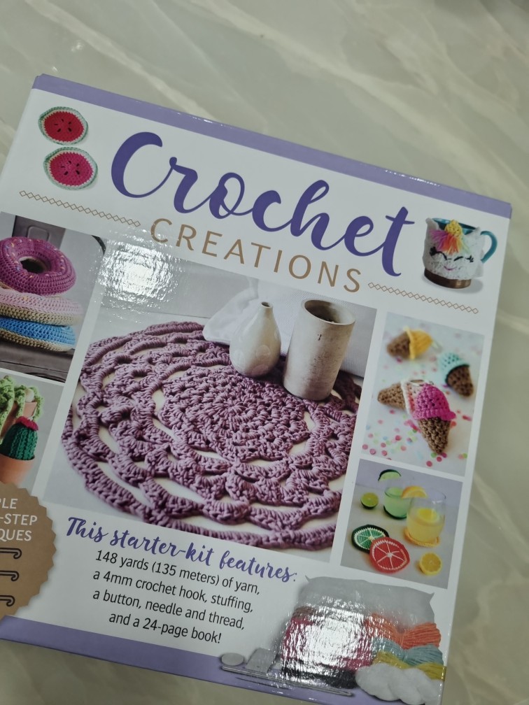 CraftMaker Crochet: Unicorn Mug Cozy/Delicious Donut/Deluxe Box Set/Small  Kit (Hinkler)