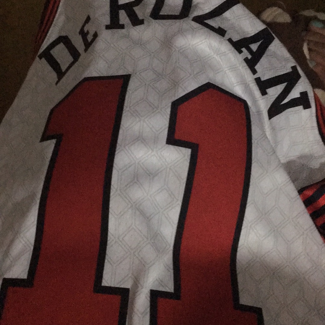 Men's Chicago Bulls DeMar DeRozan #11 Red 2021/22 Swingman Jersey - City  Editionent Edition