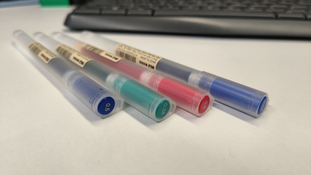 Muji Gel Ink Ballpoint Pen CAP TYPE (0.5 mm) [AVAILABLE IN 10 COLORS]