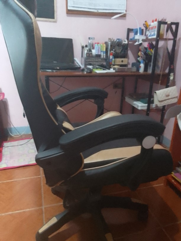 LEEVERMOON Adjustable Arms w/ Footrest, Leather Gaming Chair