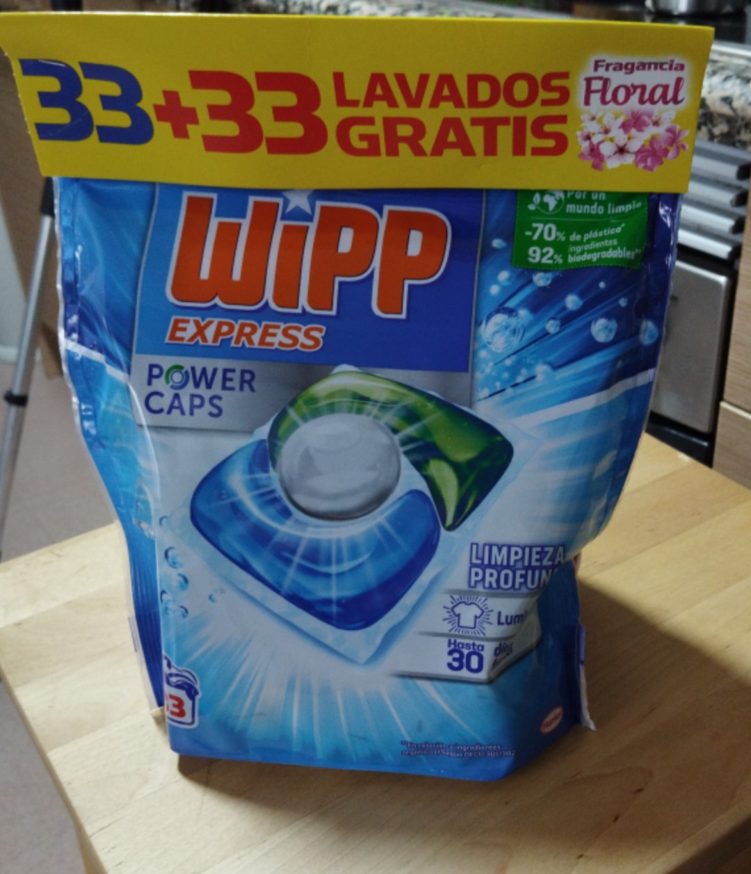 Wipp express detergente power caps 33 + 33 GRATIS de fragancia floral 