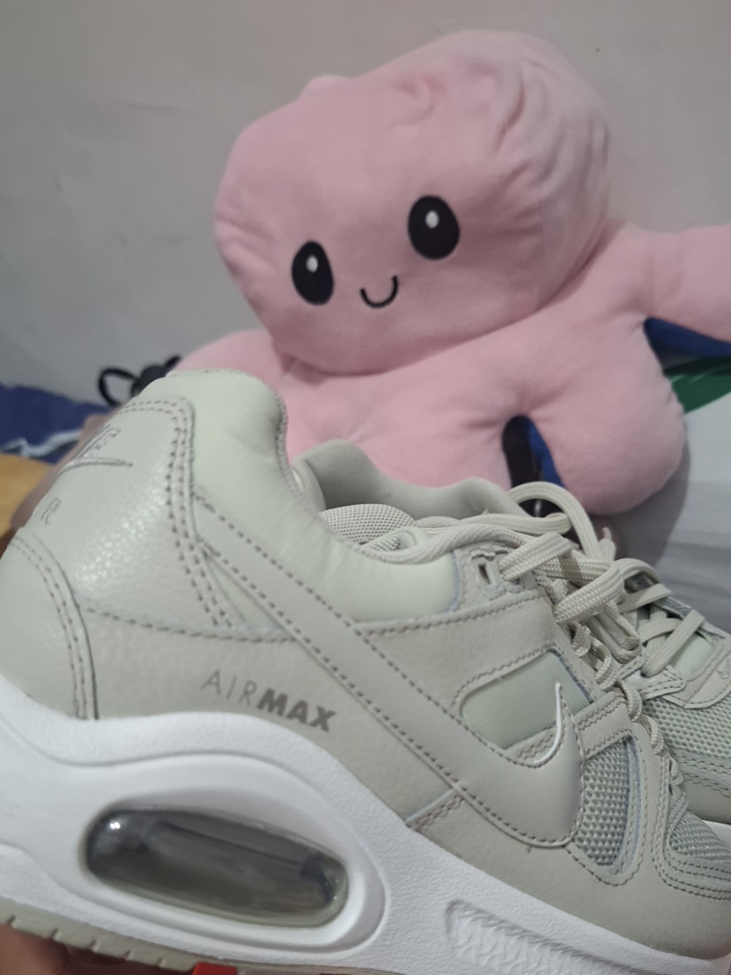 air max command light bone