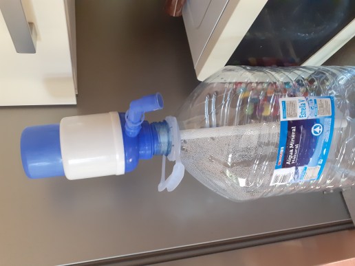 Dispensador Agua Dosificador de agua para garrafas universal / Grifo  adaptable a garrafas 2,5, 8 y 10 litros