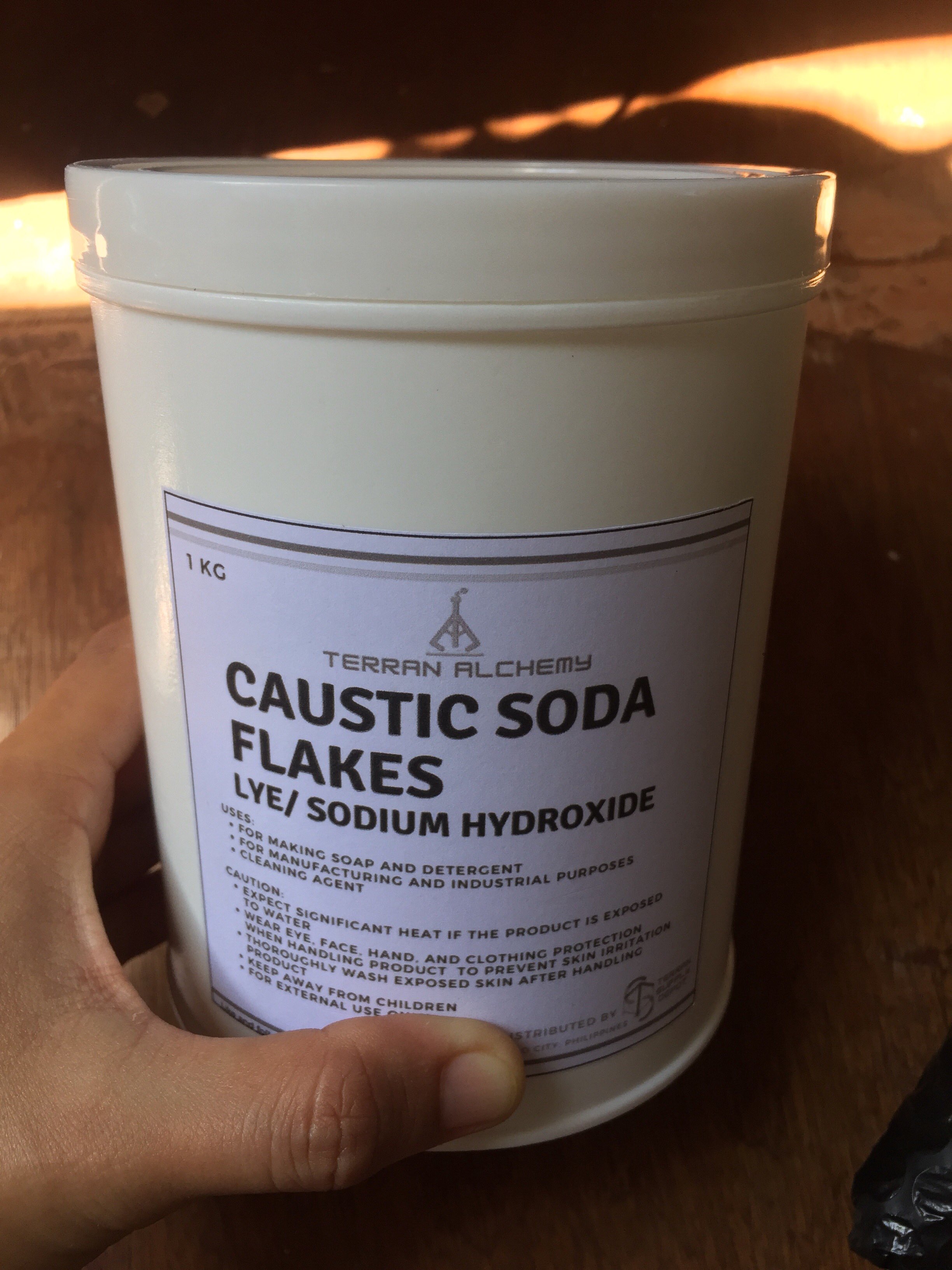 Caustic Soda Flakes (Sodium Hydroxide) (Lye for soap making) - 1kg