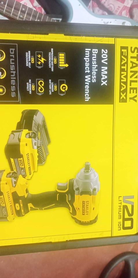 Stanley FATMAX SBW920M2K Cordless Brushless Impact Wrench 20V Max Kit –  GIGATOOLS Industrial Center