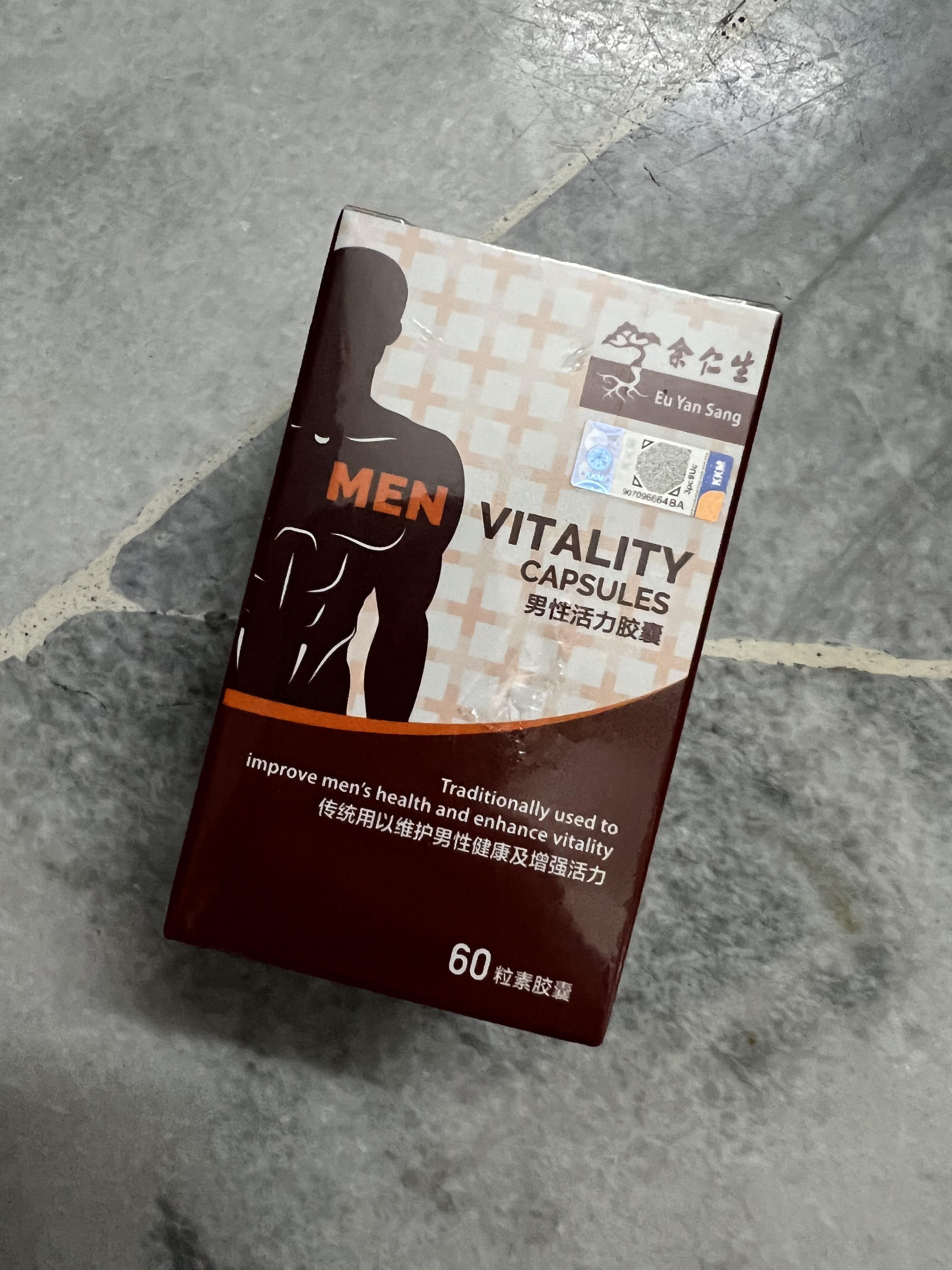 Lily Moon porno Sariq qora tanli yigitlarni sikadi