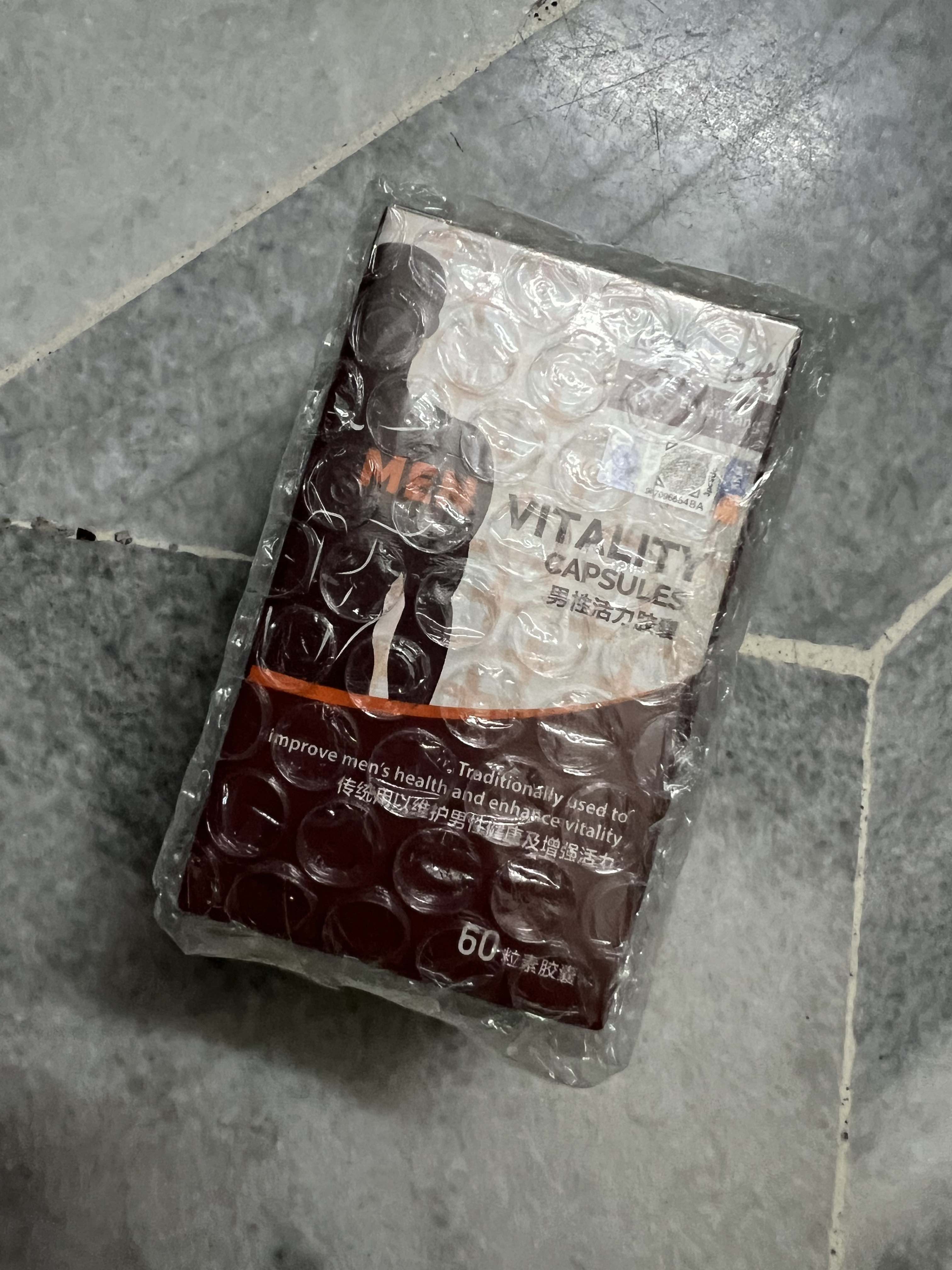 Lidiya Tara bilan porno Yosh busty gozallik Isis Love uning yosh tanasida qora monster xoroz oladi