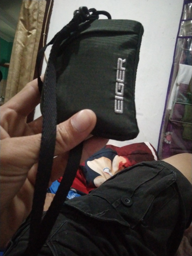 eiger comrade neck wallet