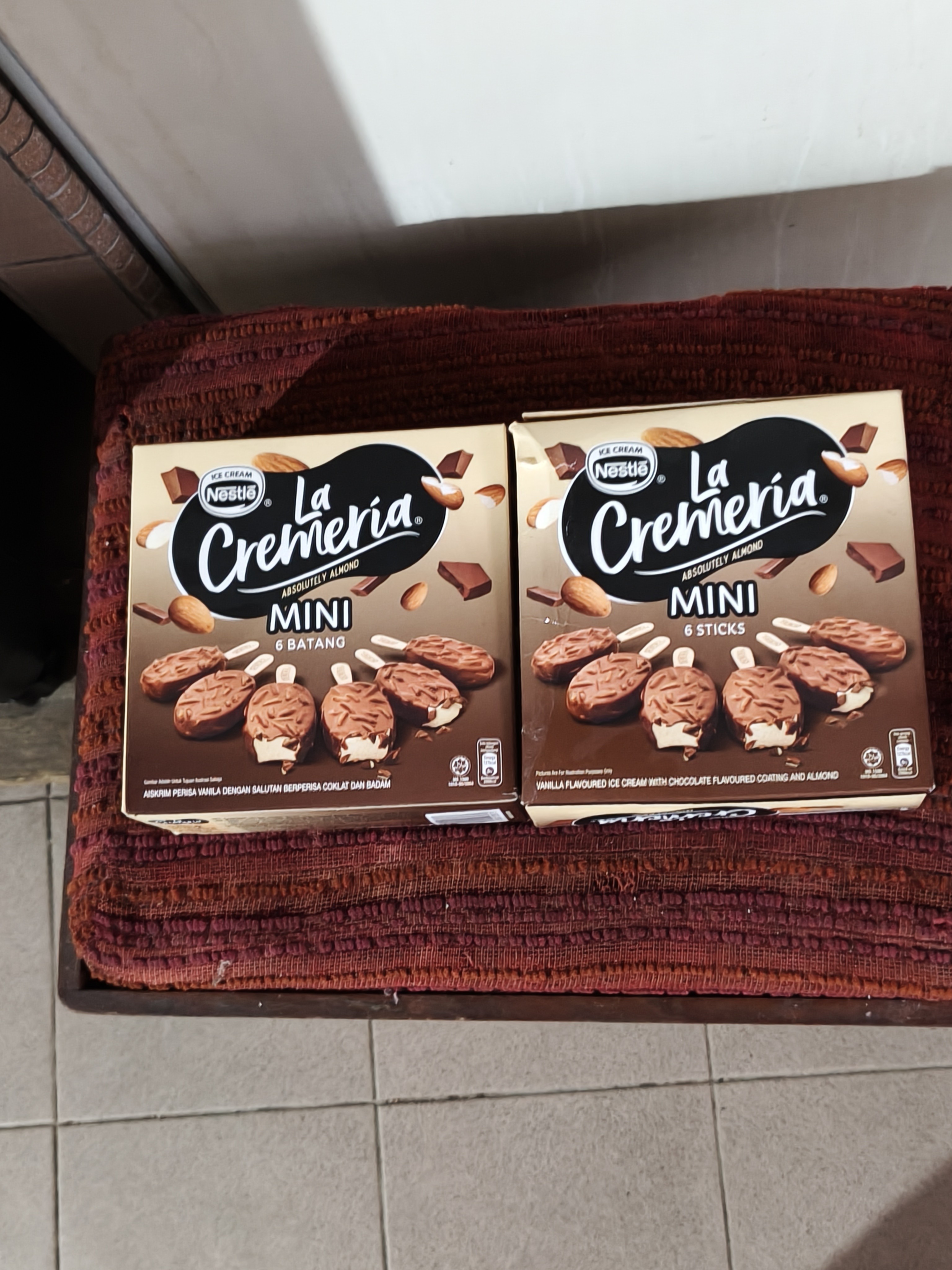 Nestle LA CREMERIA Mini Almond Vanilla Multipack Ice Cream