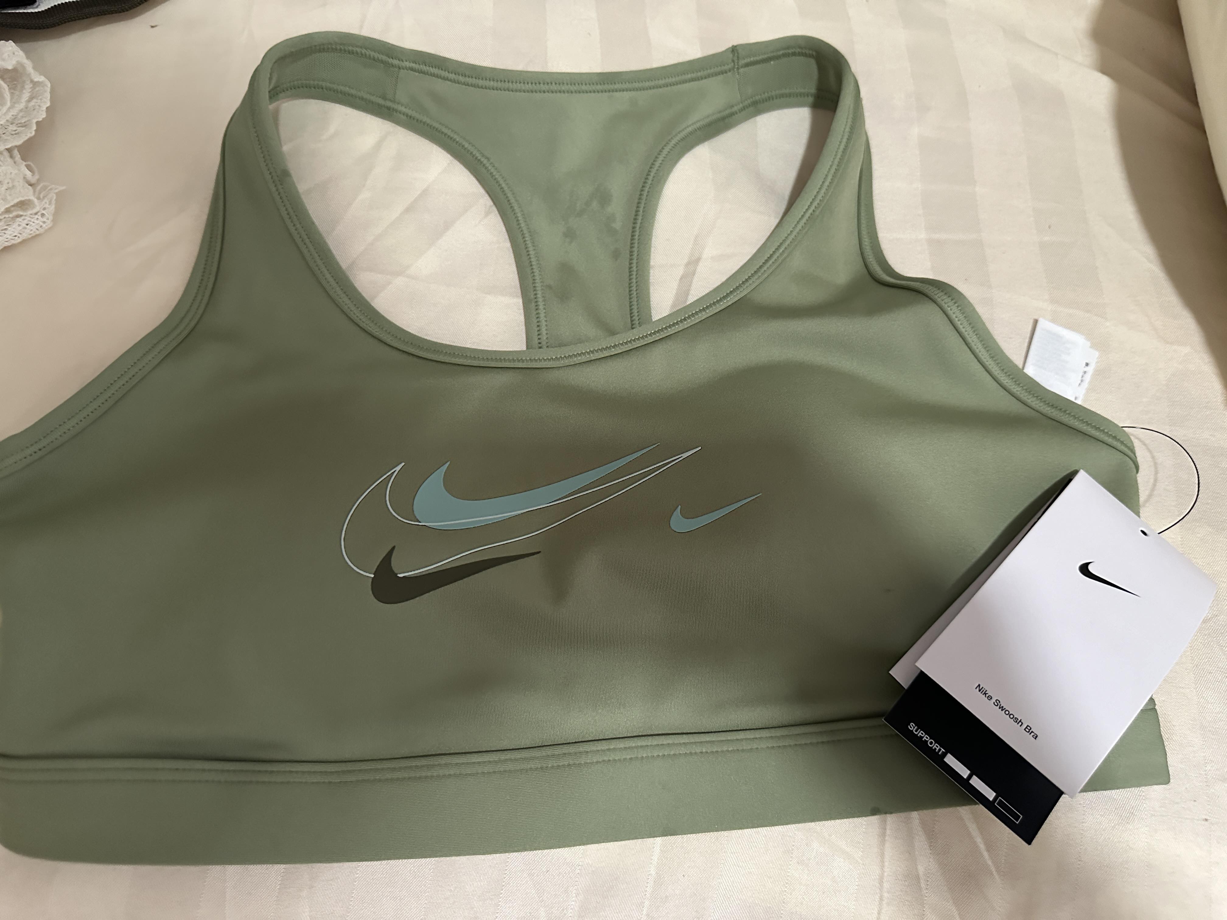 Nike Women's Swoosh Medium-Support Padded Sports Bra - Luminous