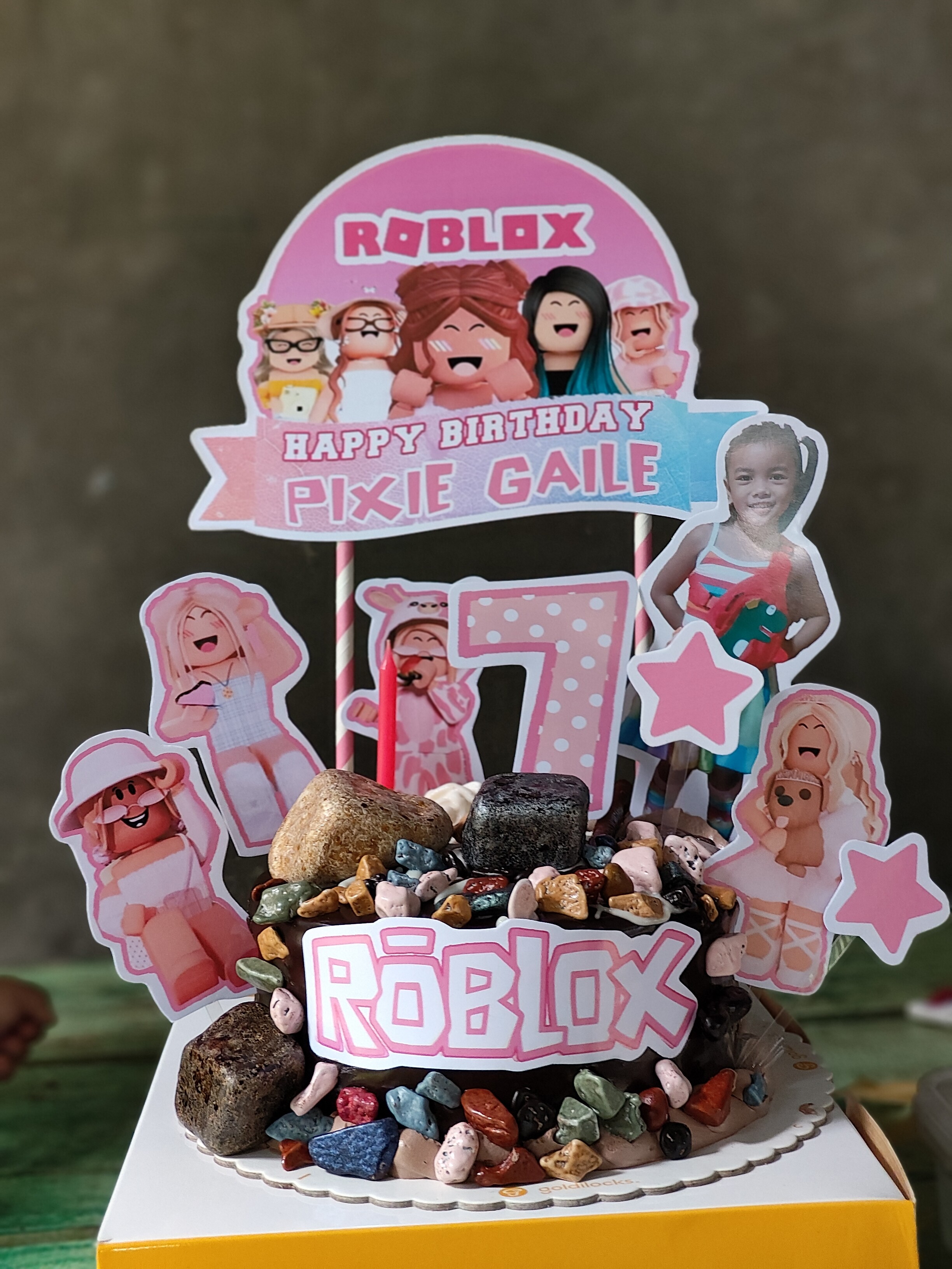 Roblox Girl Shaker Cake Topper - Roblox Party Decorations - Glitter Age - Confetti Shaker Cake Topper - Österreich