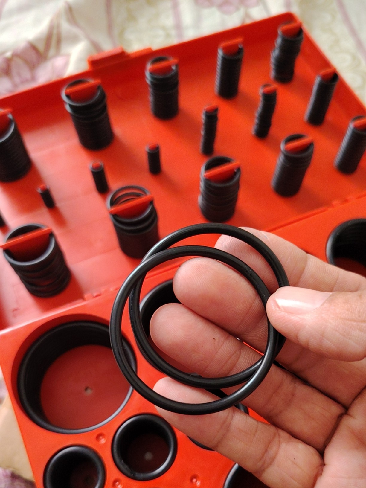 thumbnail interactive-video image 1 of BoltWorld 419pc Rubber O-Ring Assortment Kit – 32 Sizes With Storage Case (4-34mm) 1 of 1