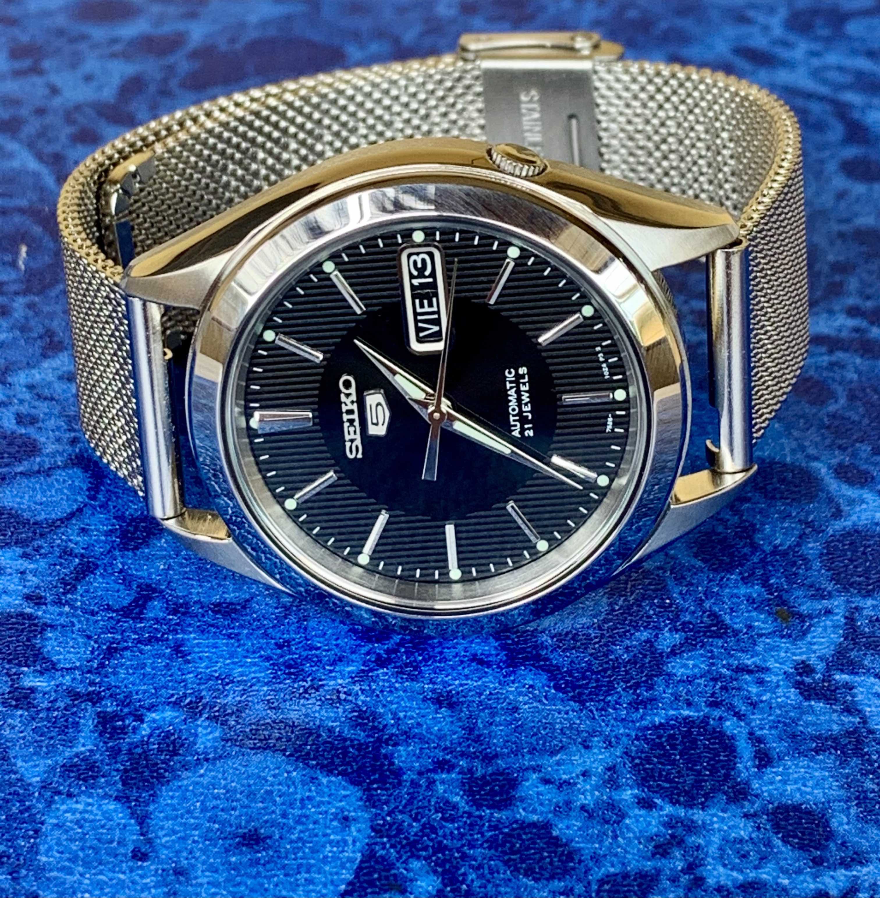 snkl23 blue dial
