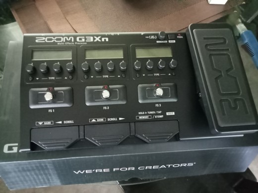 Zoom G3Xn Multi-Effects Processor with Built-In Expression Pedal