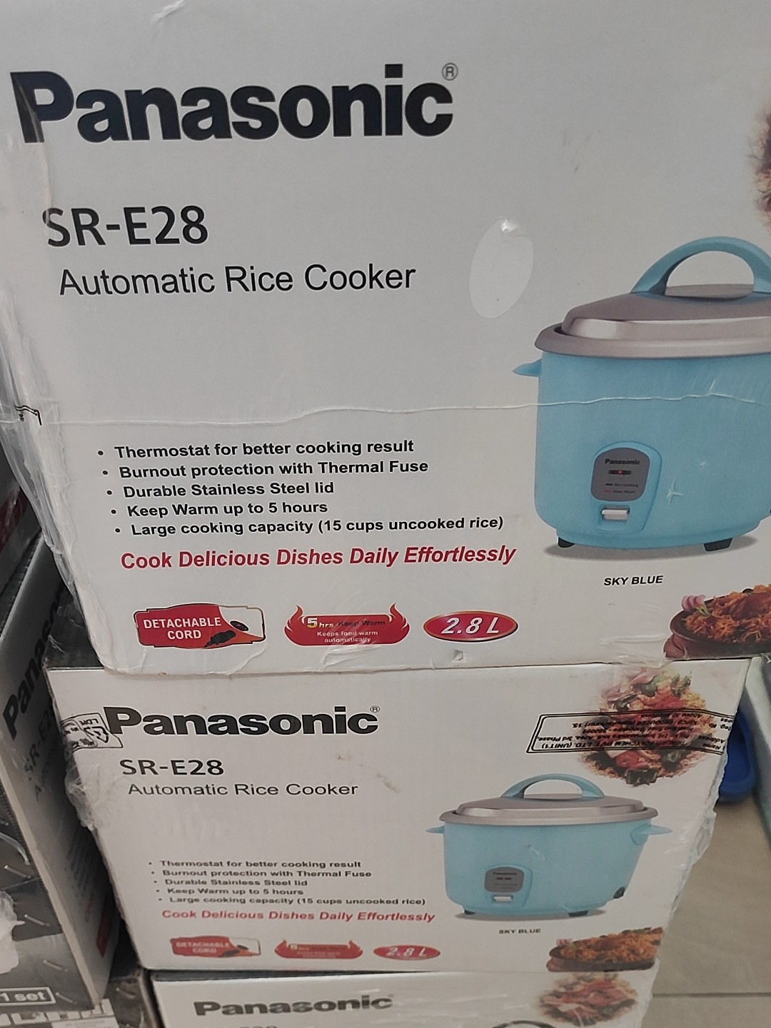 Panasonic SR-E28  950W 15 Cup Rice Cooker (220 V)