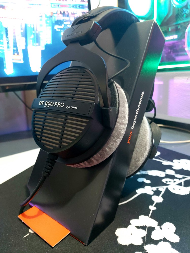 Beyerdynamic DT990 PRO 250 Ohms Open Studio Headphones - Mixing