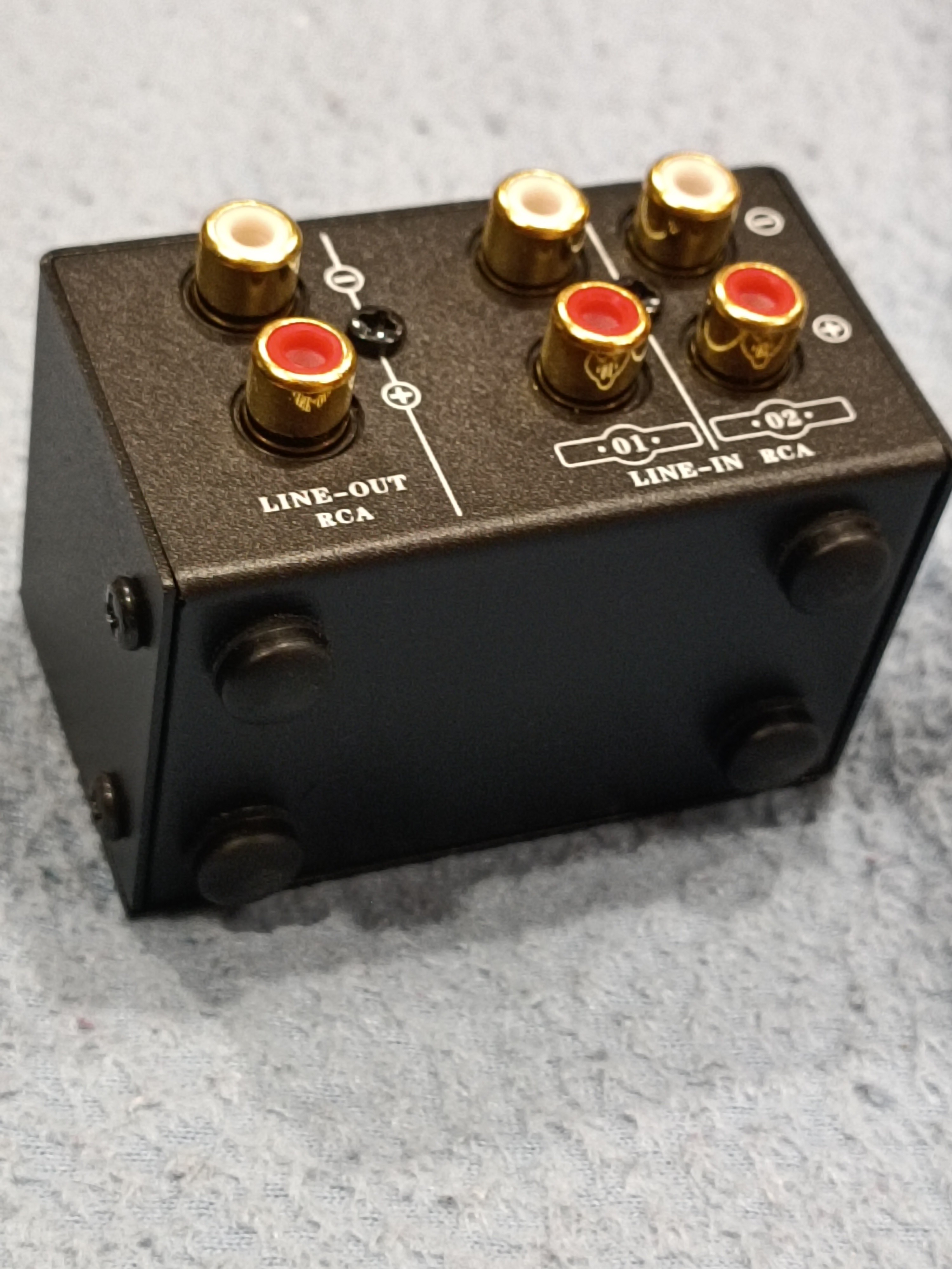 RCA Audio Switcher Box – 2 Input 1 Output / 1 Input 2 Output Stereo A/B Switch For Speakers & Headphones, No Power Needed