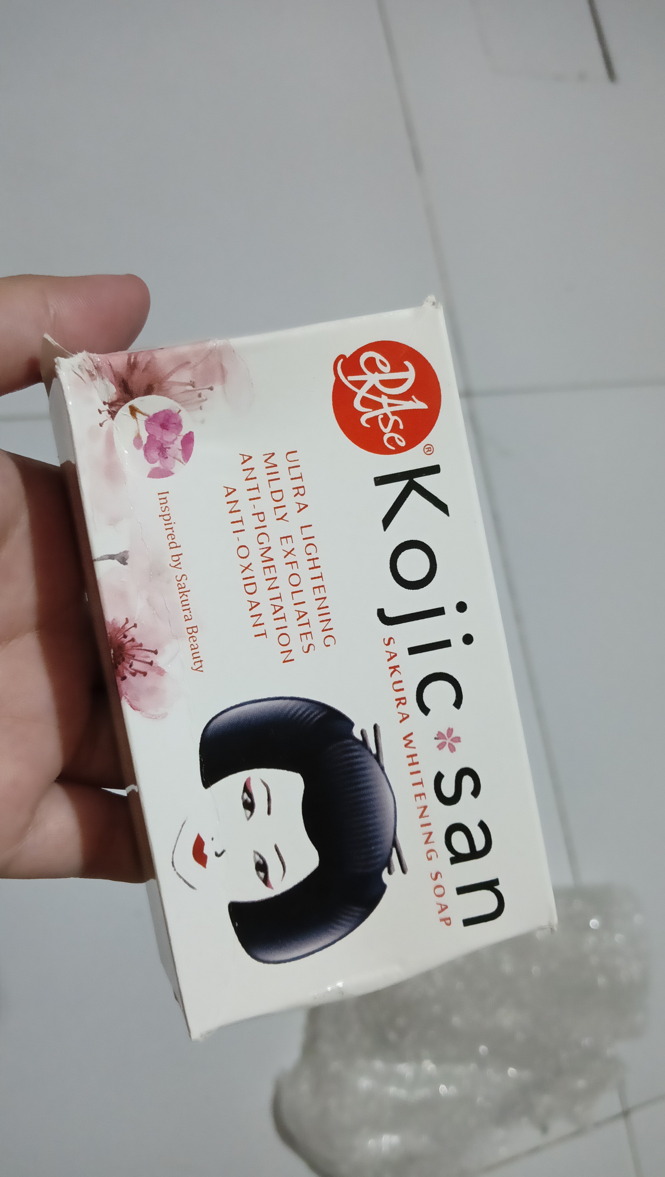 duozi collagen glutathione ERASE KOJIC SAN SAKURA WHITENING SOAP -is a breakthrough in whitening skin  care as it combines the ultra whitening effect of Kojic Acid and the  inspiration of Sakura Japanese beauty. It is main image 1