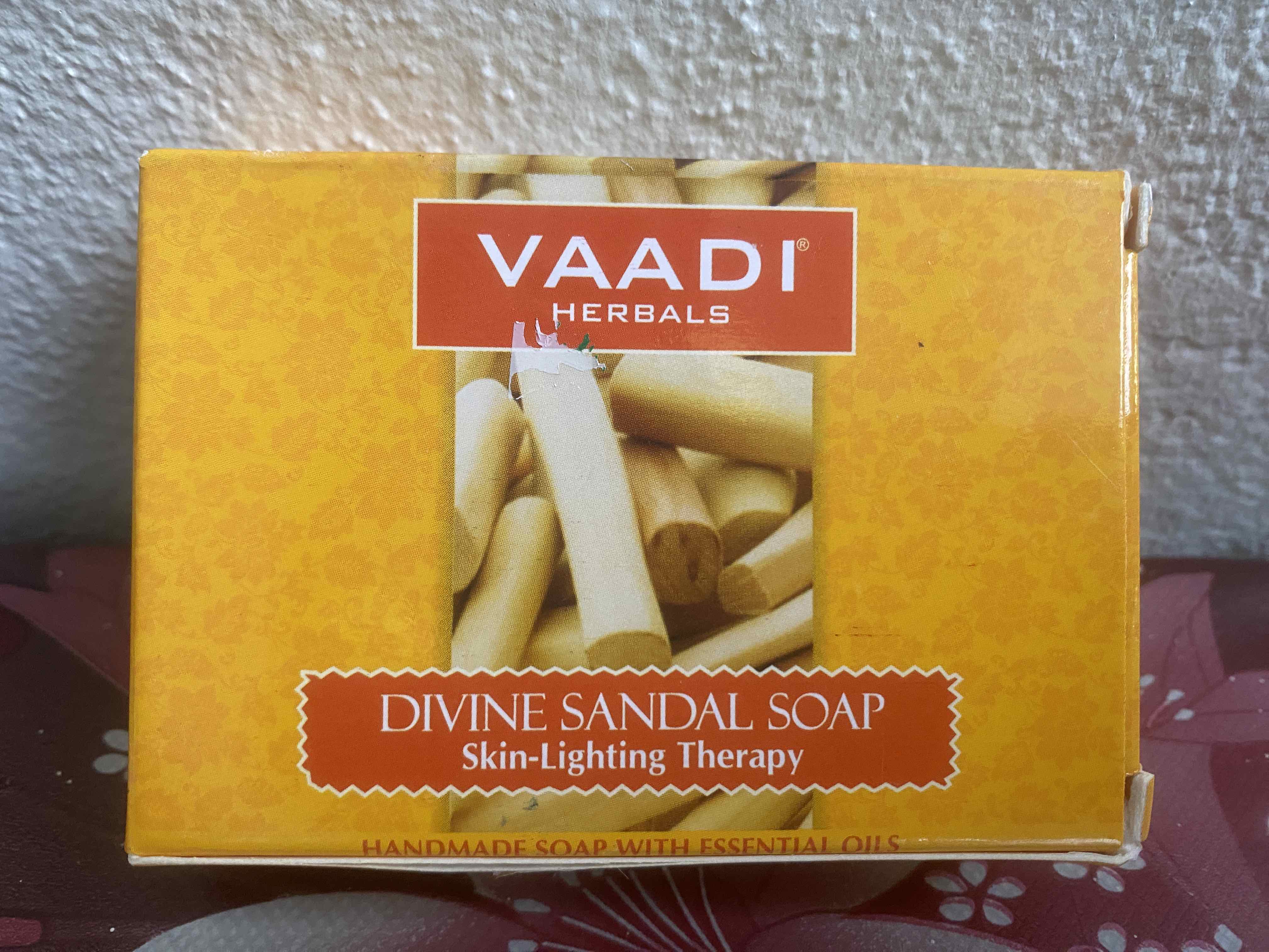 Amazon.com : Vaadi Herbals Sandalwood Oil Bar Soap with Saffron and  Turmeric Extracts - Handmade Herbal Soap with 100% Pure Essential Oils -  ALL Natural - Each 2.65 Oz - Pack of 3 (8 Oz) : Beauty & Personal Care