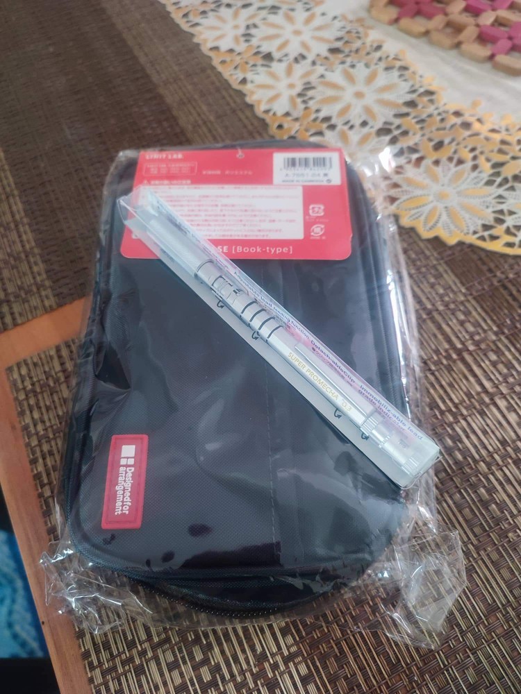 Lihit Lab Compact Pen Case Black A7687-24