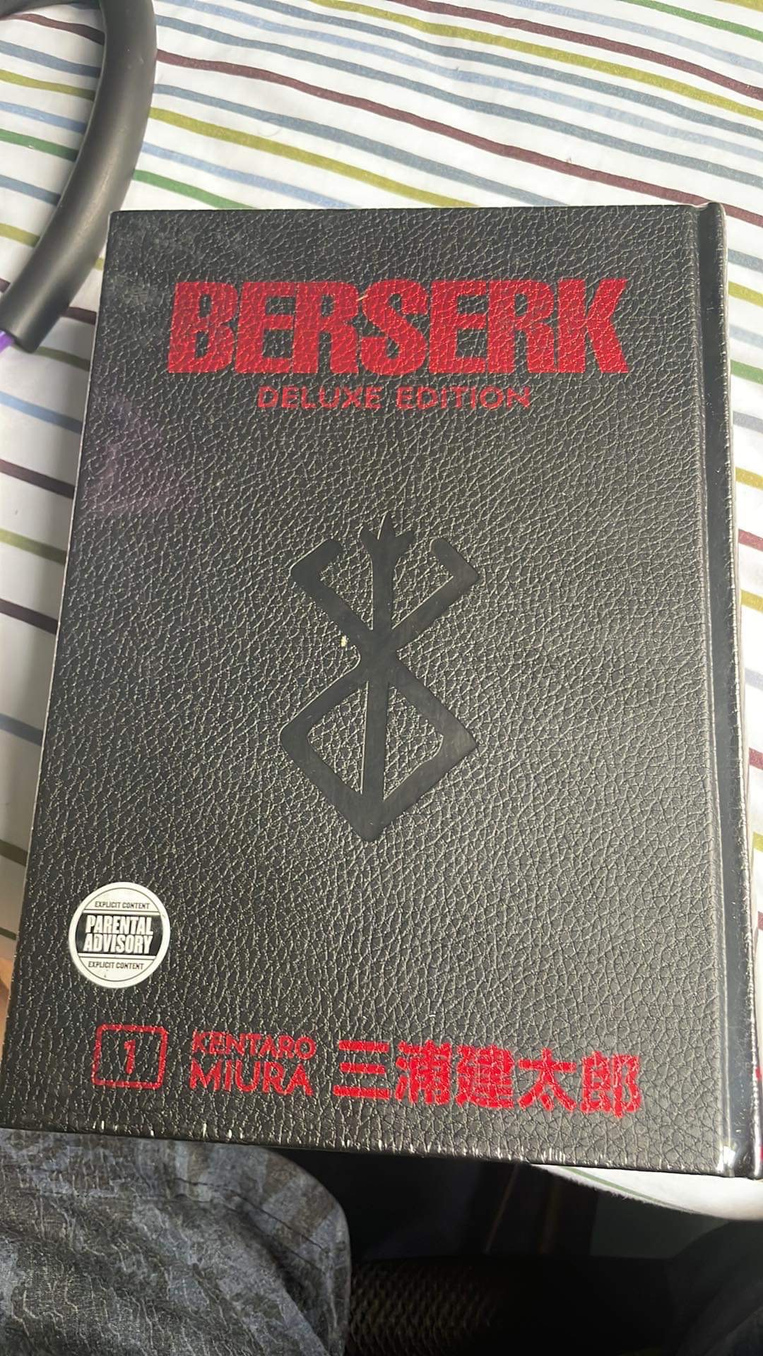 Berserk Deluxe Volume 1 (Hardcover) 