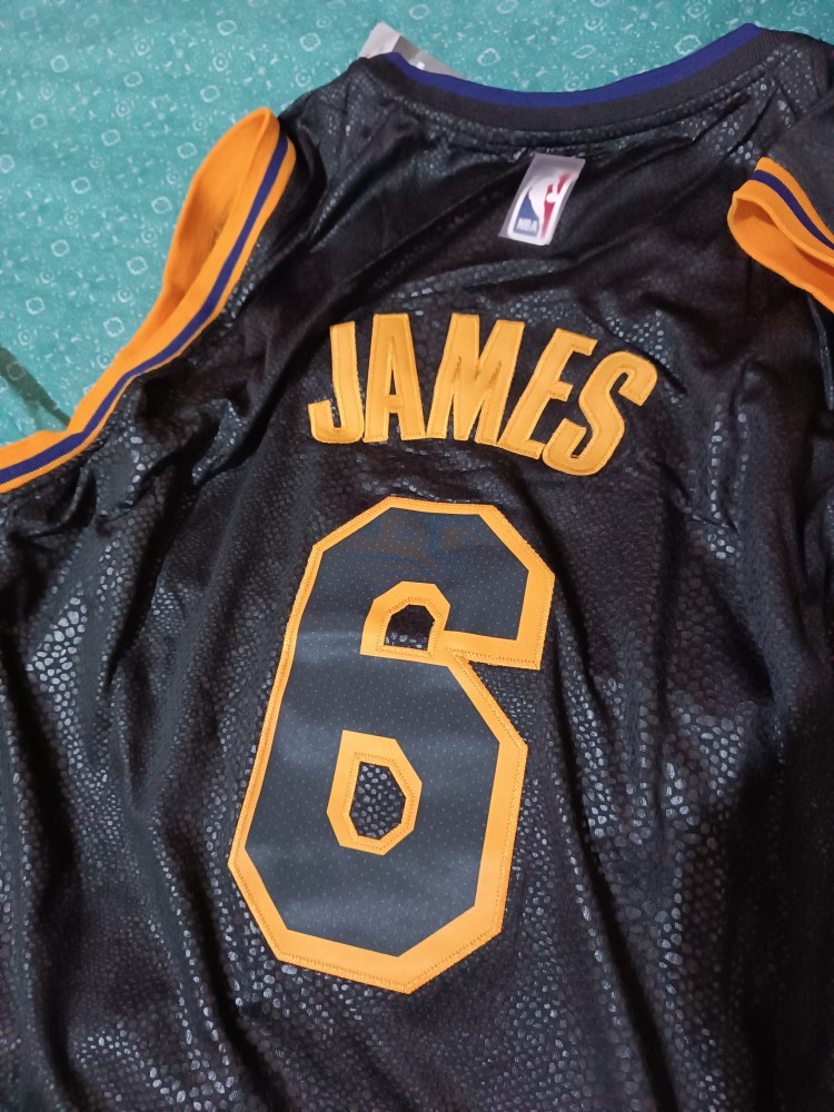 2021-22 Los Angeles Lakers LeBron James #6 Earned Edition Black