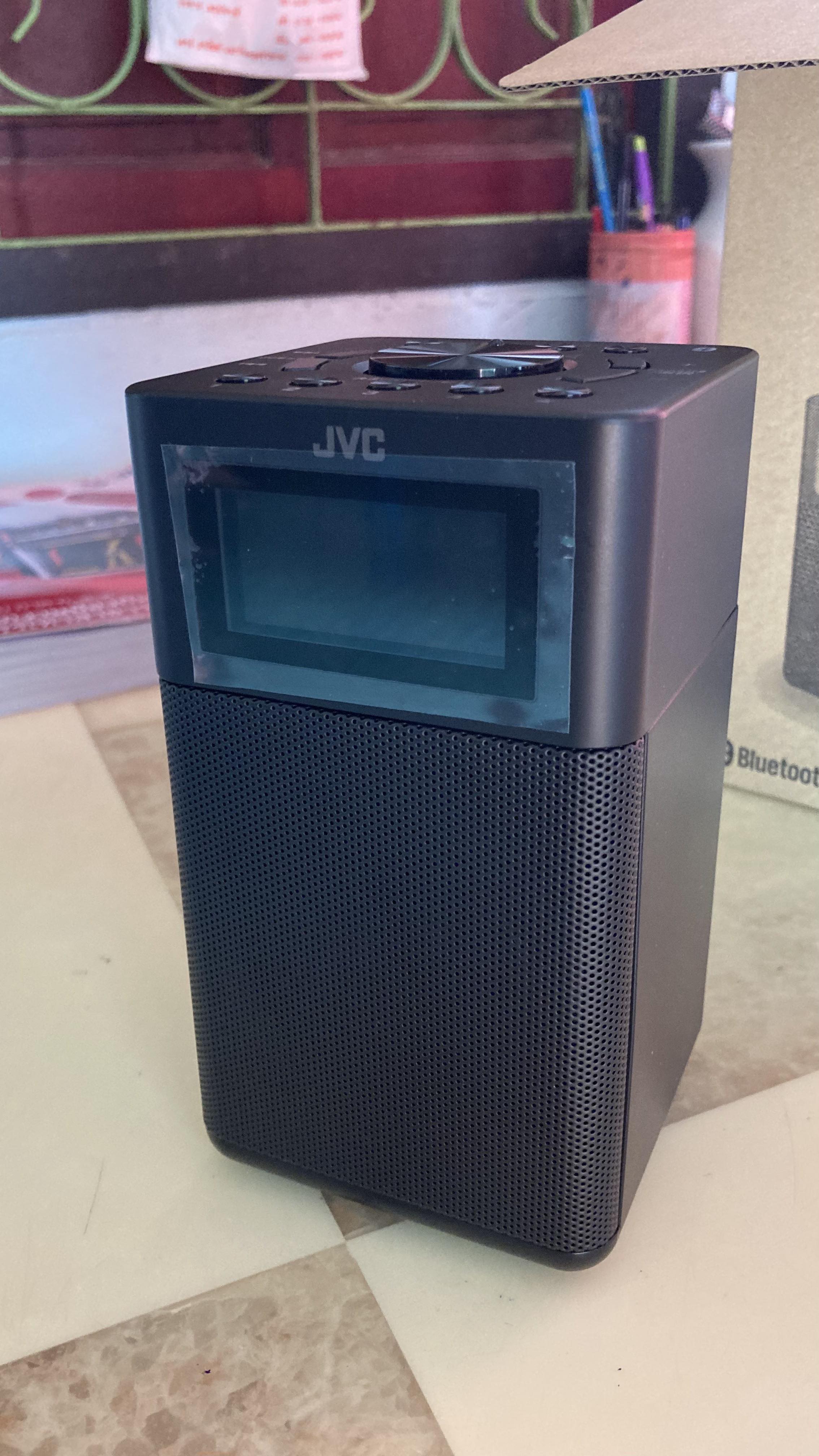 JVC RA−C80BT JVC RA-C80BT-B Compact tabletop radio with Wide FM support