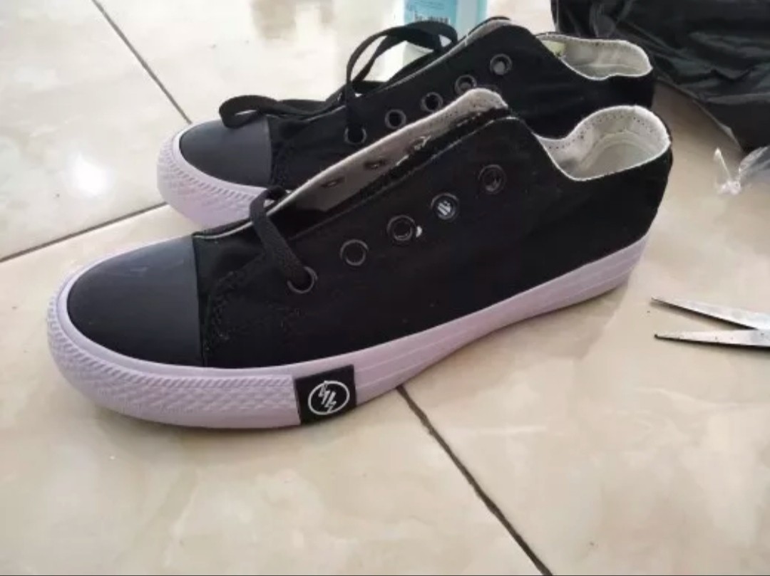 Sepatu Murah Sepatu Converse UNDEFEATED HITAM Pendek Petir Sepatu Sneaker  Casual Sepatu Pria Wanita sepatu terlaris Sepatu Sekolah Sepatu Kuliah  Sepatu Olahraga dan Sport | Lazada Indonesia