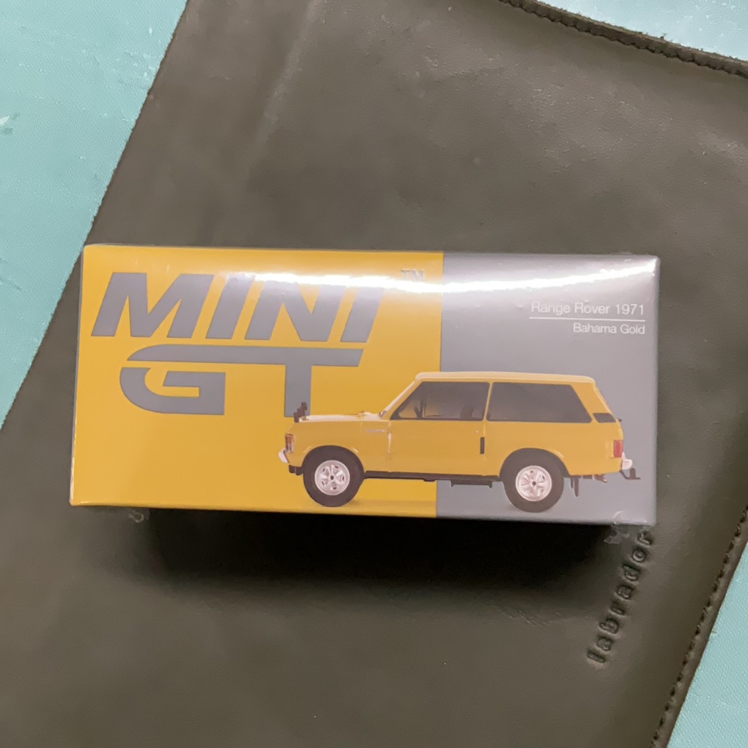 MINI GT 1/64 No.495 Range Rover 1971 Bahama Gold MGT00495-R