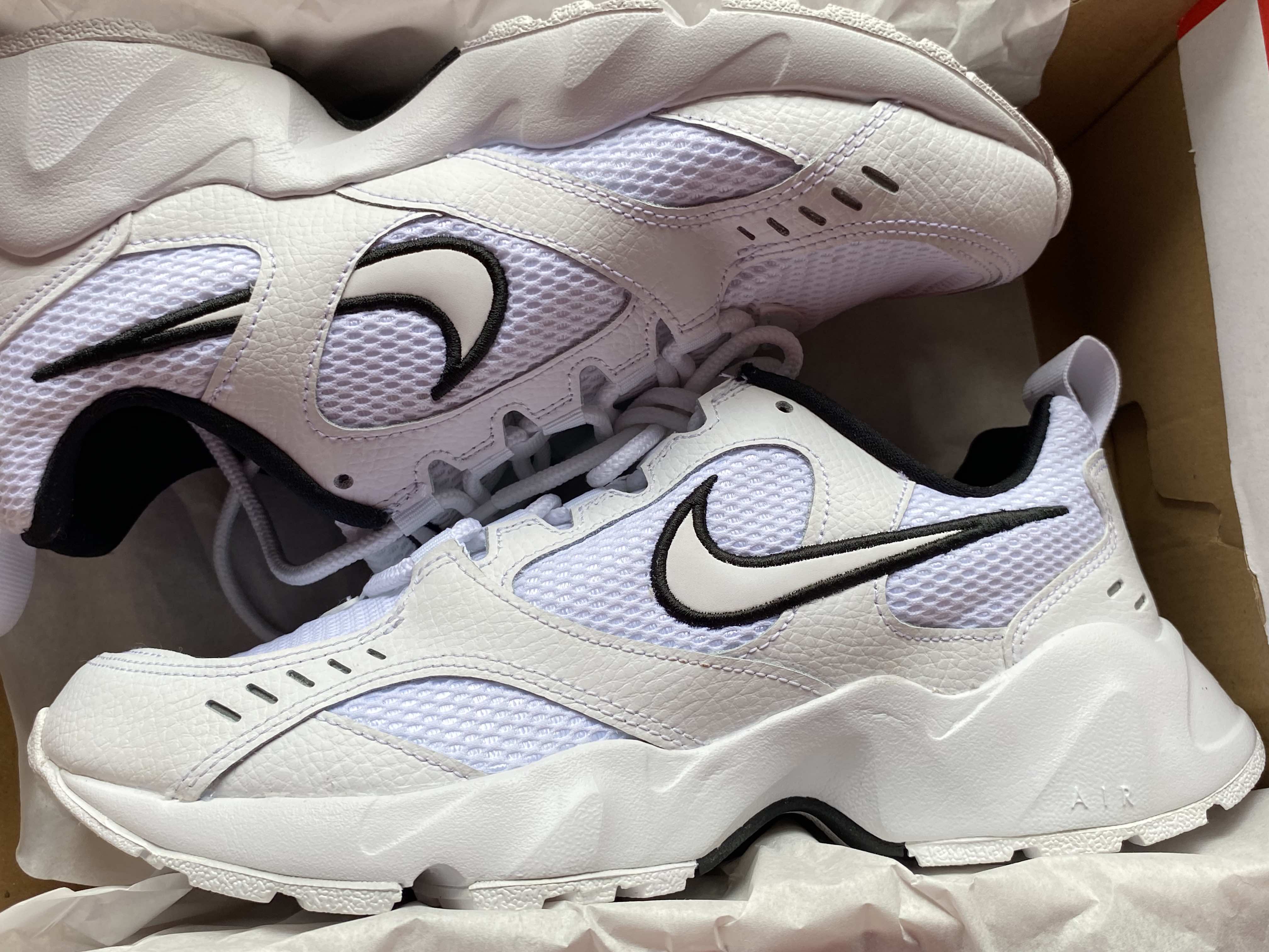 nike air heights white and black