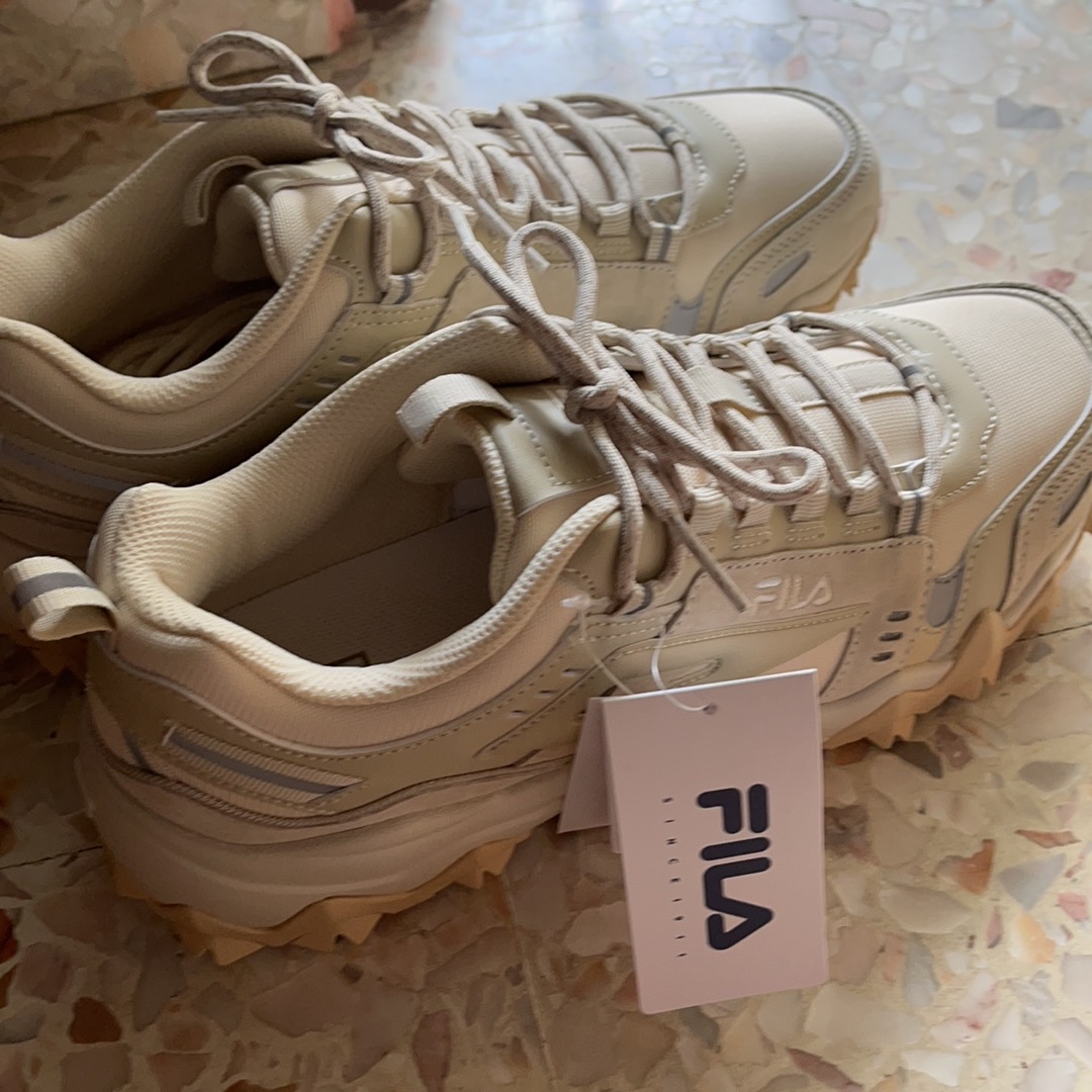 Fila tan sneakers hotsell