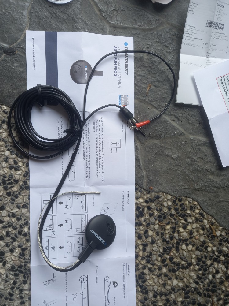 Blaupunkt Universal Windscreen Aerial Antenna – FM/AM Amplified, For Cars