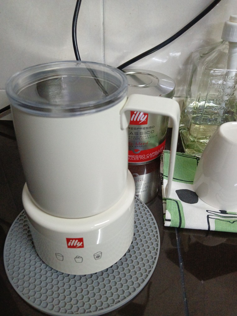 illy Electric Milk Frother - White