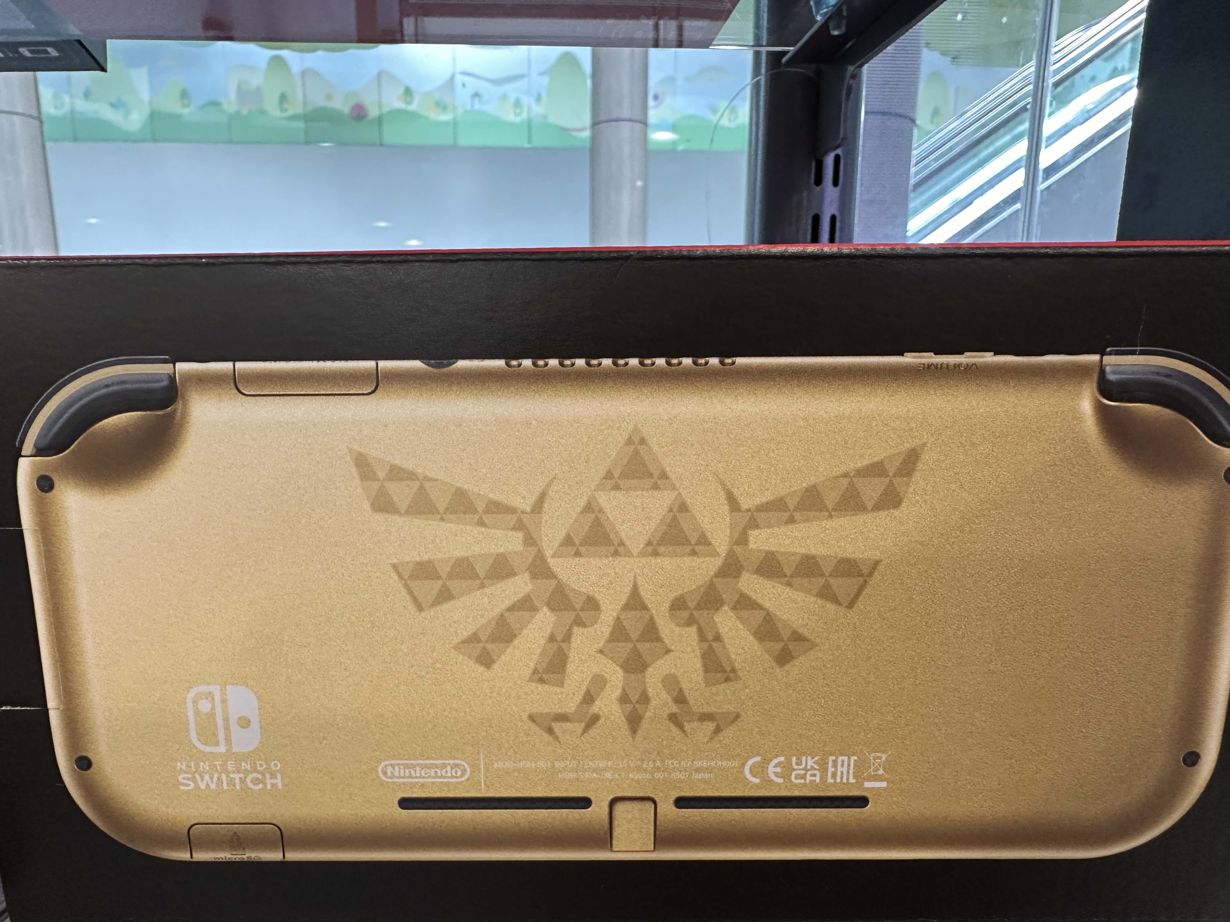 Nintendo Official Store] Nintendo Switch Lite: Hyrule Edition