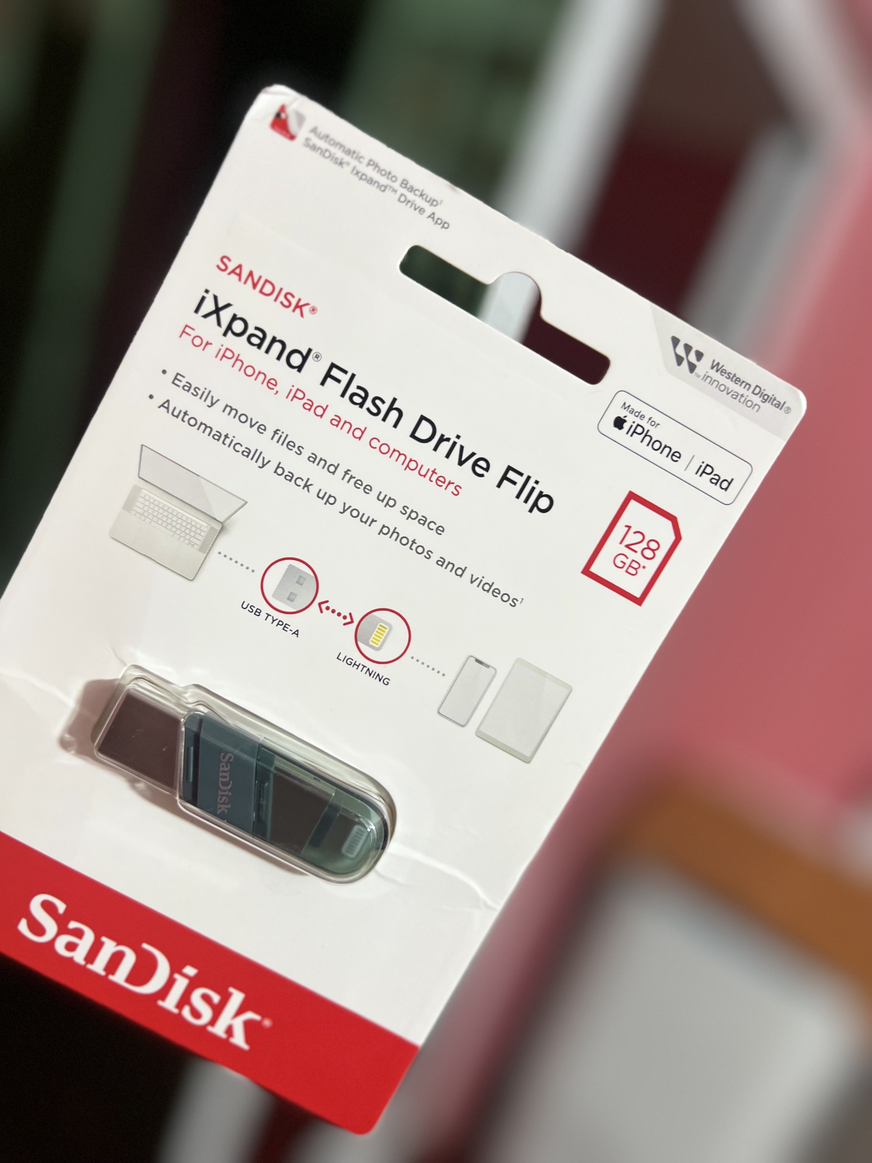 SanDisk Ixpand IX90N OTG Lightning Flip USB 3.1 Flash Drive for