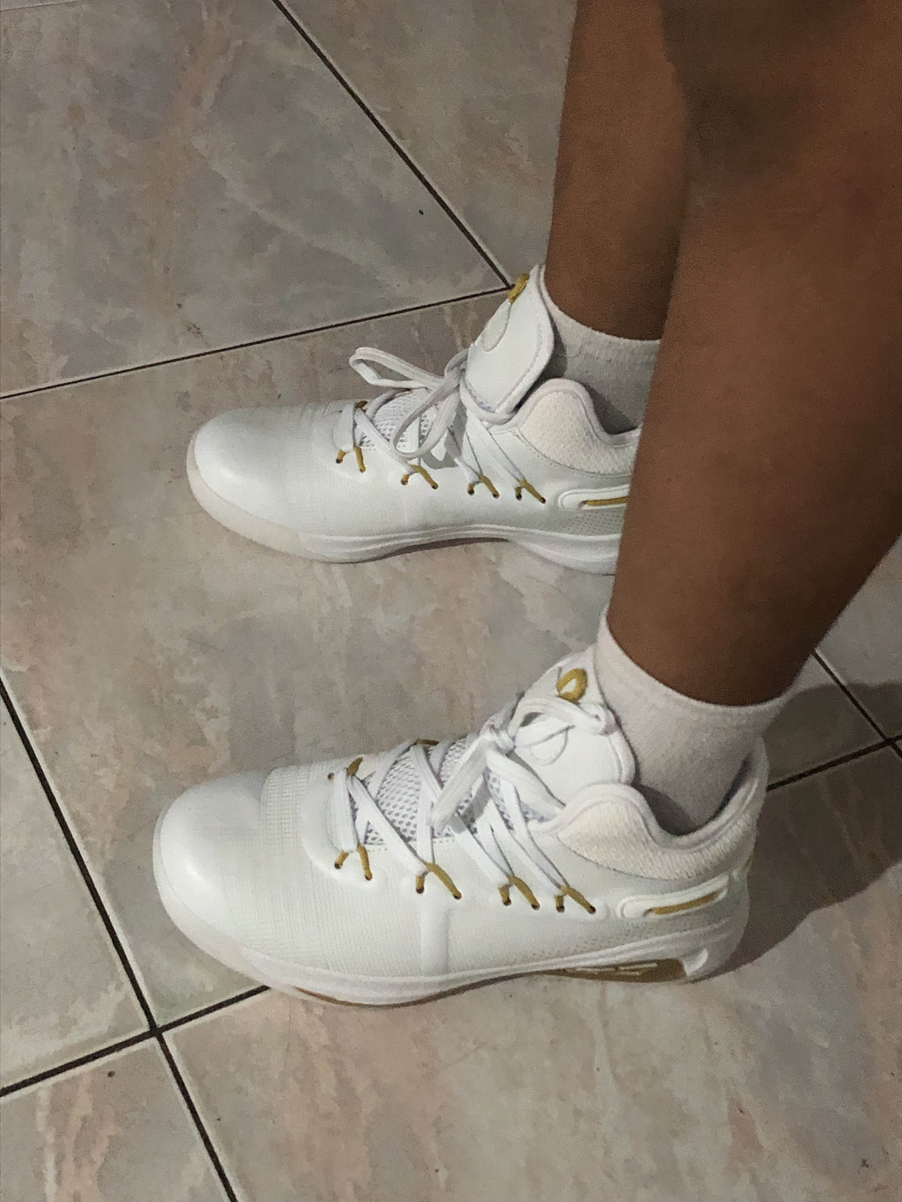 Curry 6 white on sale gold