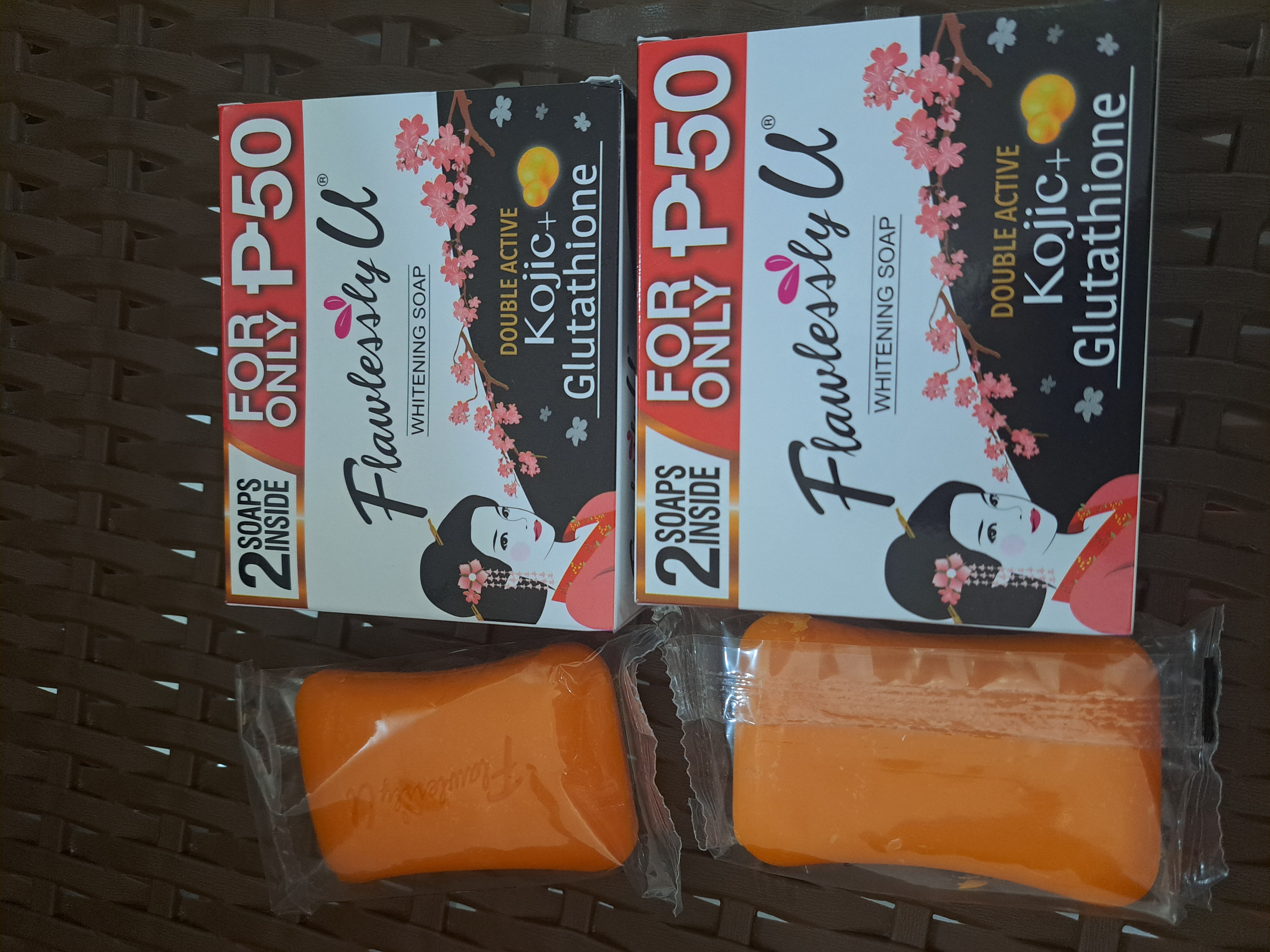 Flawlessly U Whitening Soap 2in1 Double Active Kojic Glutathione 65g 2pcs  Pack of 3 Normal Skin Whitening Soap - Lazada | Lazada PH
