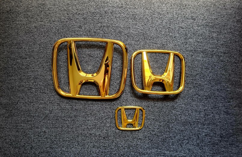 Universal Honda Gold Ornament Emblem – Stick-On – Front Or Rear – 2 3/4 X 2 1/4