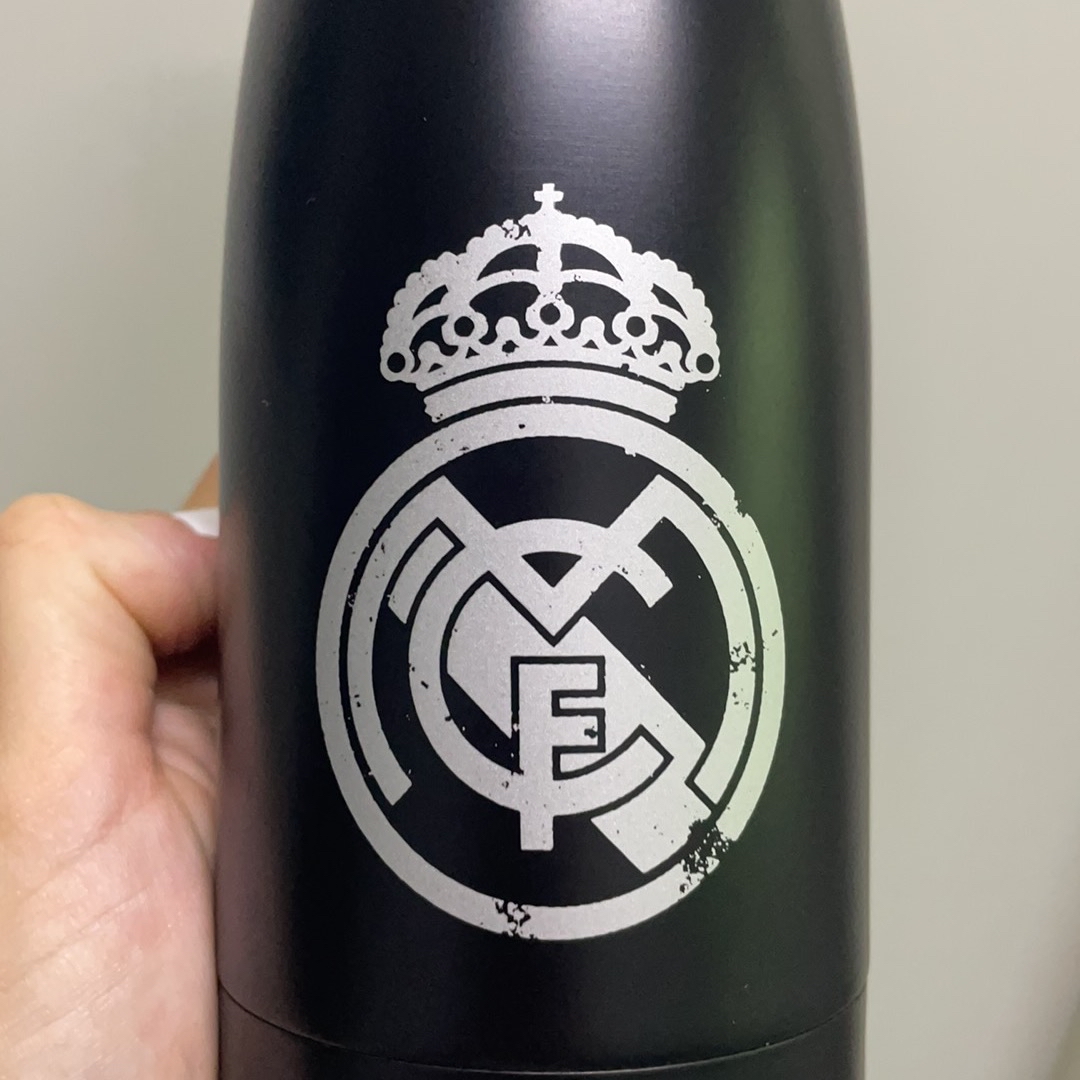 Botella de agua acero Escudo Real Madrid negra 