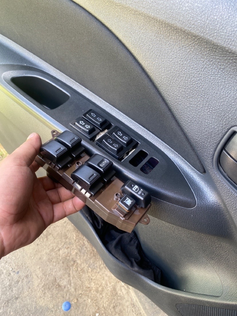 84820-06100,8482033240 Power Window Switch for Toyota Corolla Camry
