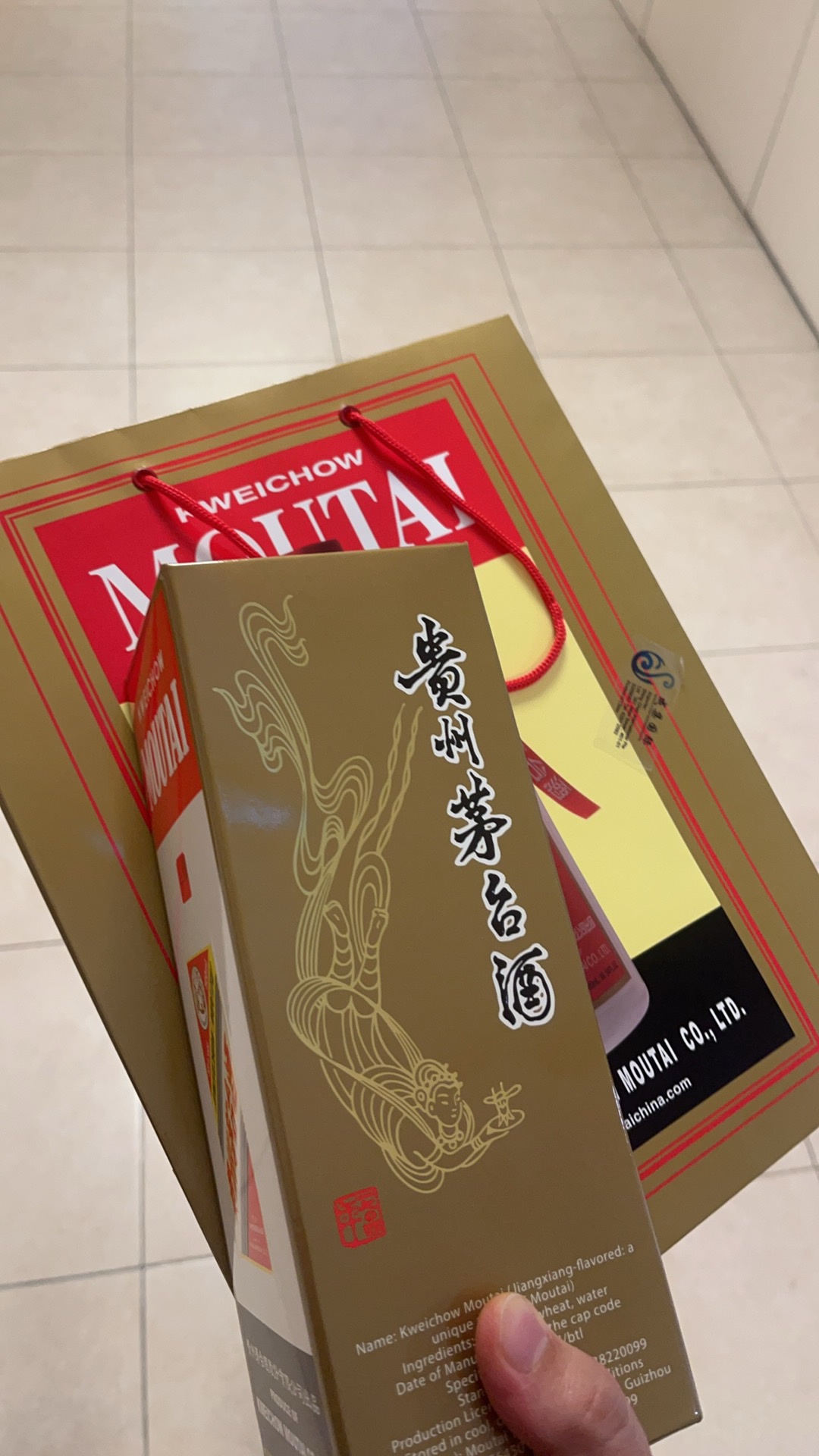 Kweichow Moutai 2023年製500ml ギフトバッグ、お猪口付き 61c7420d2e7b747d8693894d000bd8