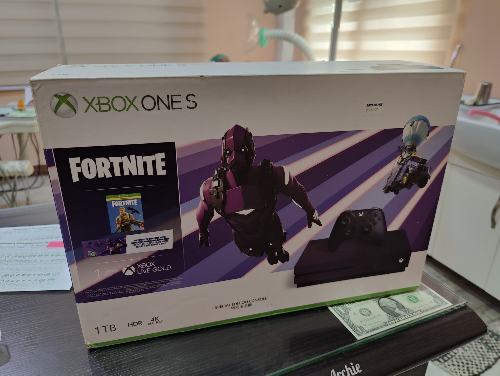 Unboxing Xbox One S Fortnite Battle Royale Special Edition Bundle 