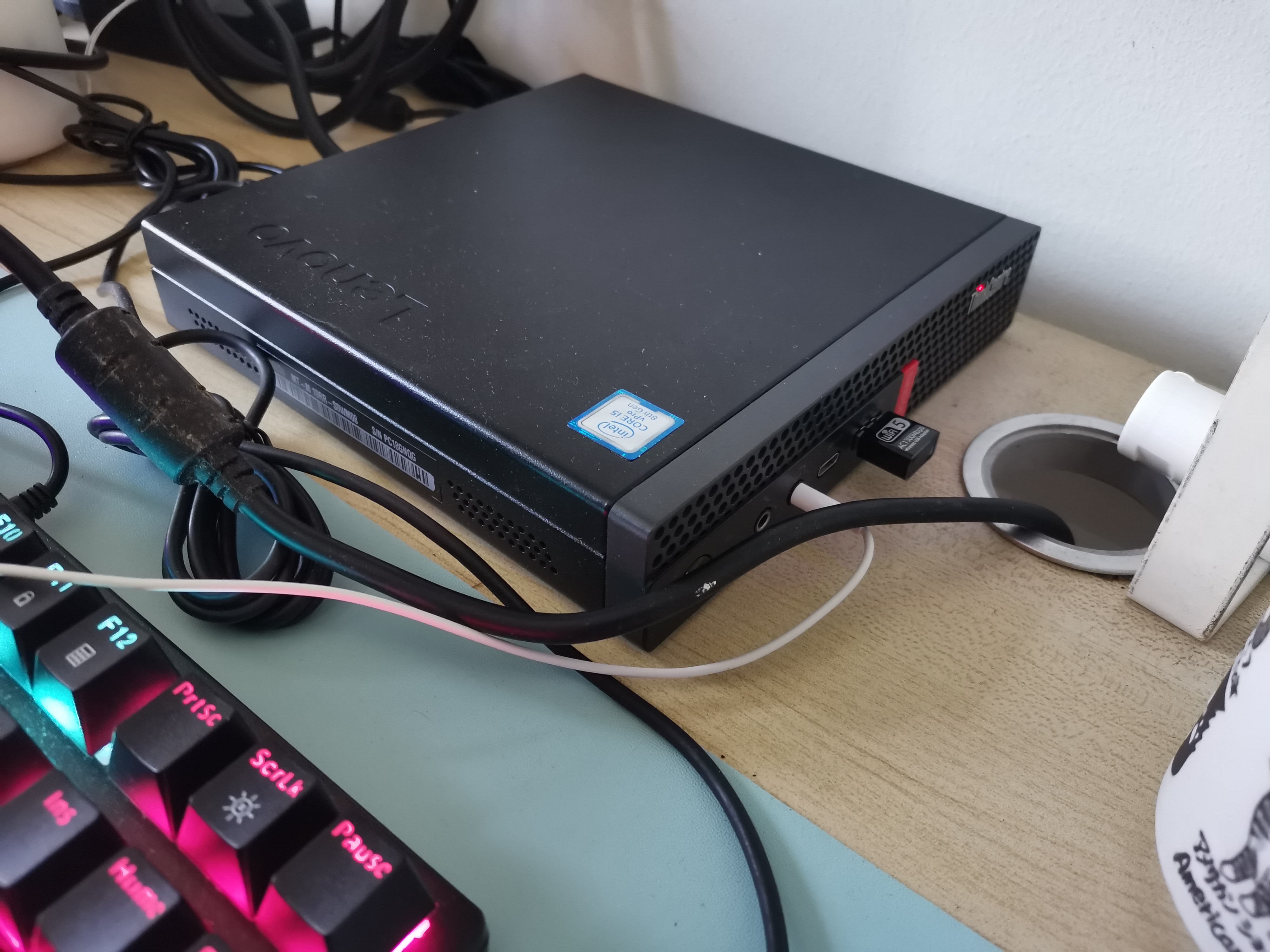 LENOVO ThinkCentre M720q Tiny Desktop 6-cores Intel 8th Gen i7/i5
